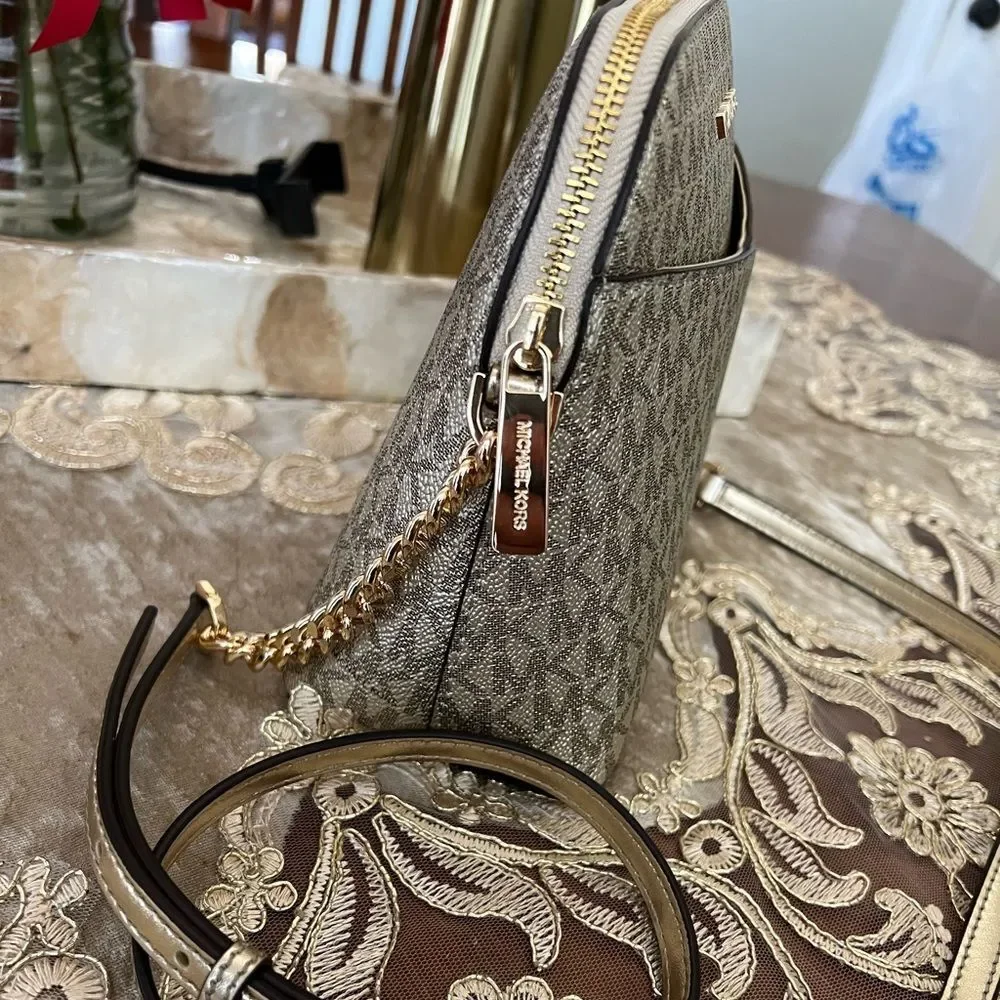 Michael Kors jet set travel crossbody